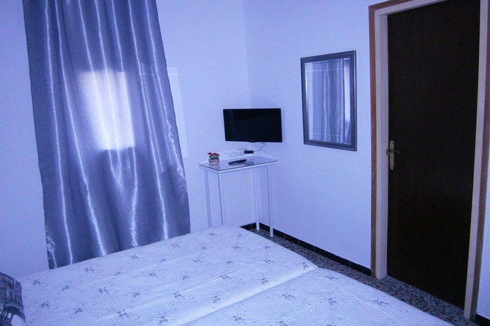 Hostal Don Pepe Фигерас Экстерьер фото